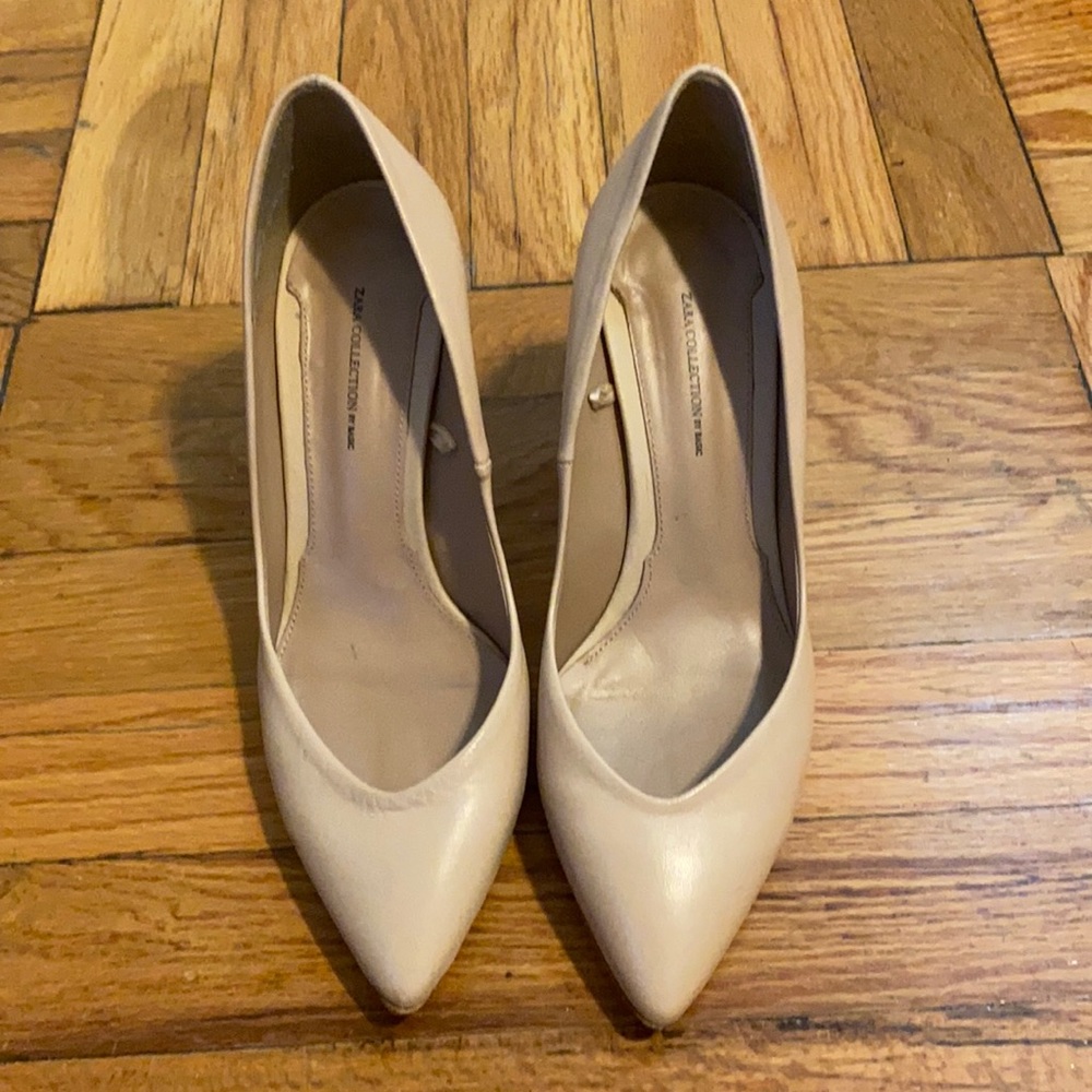 Zara Nude/Beige pumps. Size 39 Heel 2 3/4 inches